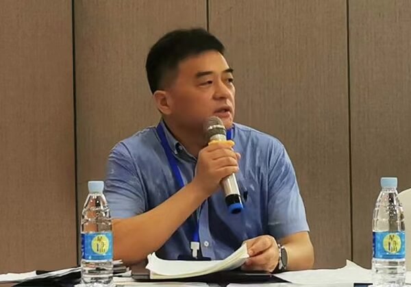 《法治时代》导向及业务管理座谈会在武汉举行《法治时代》运营副总监（法治时代网主编）高铭主持会议